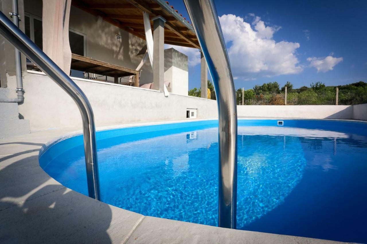 Villa Baras Garden - House With Pool Mirca  Bagian luar foto