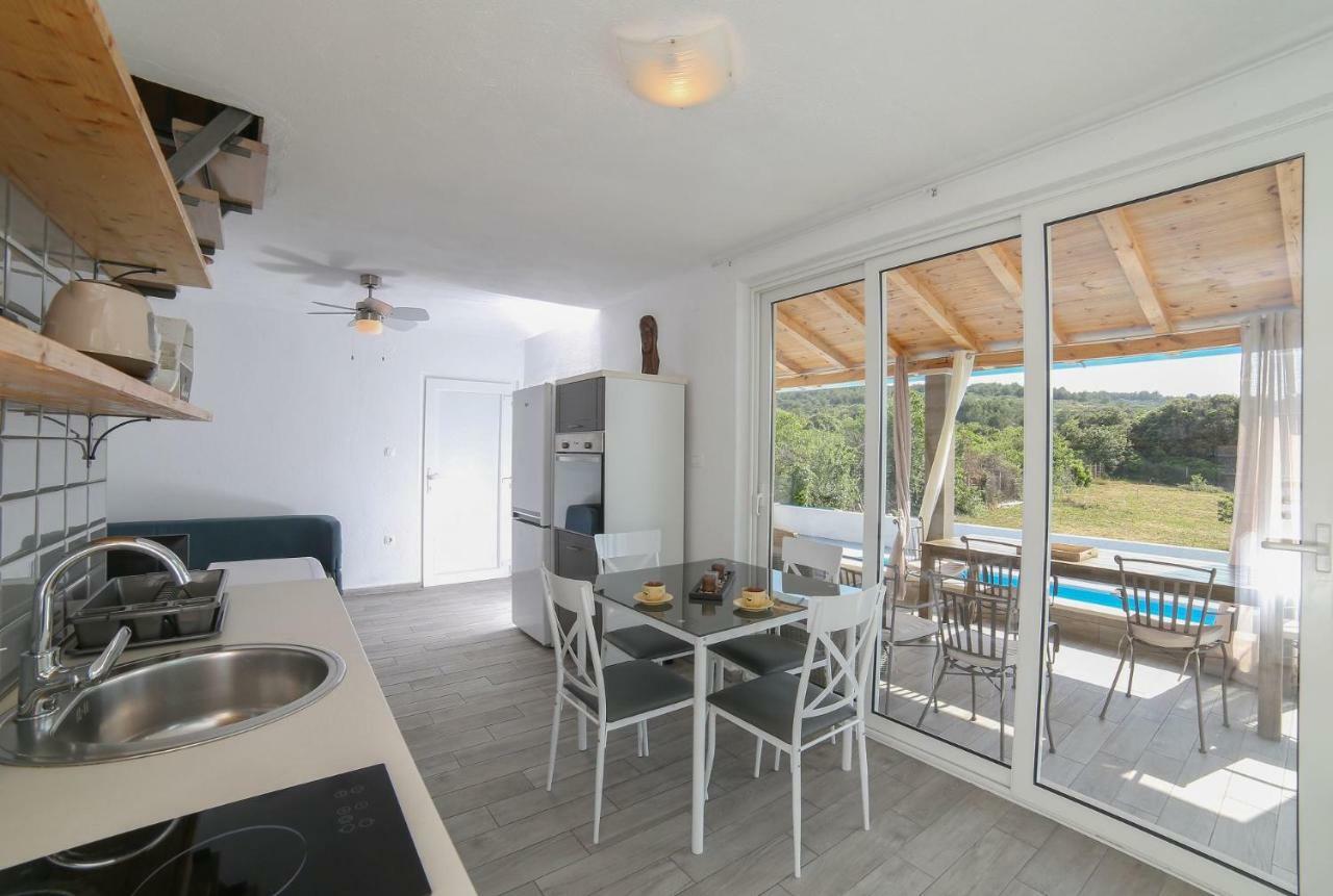 Villa Baras Garden - House With Pool Mirca  Bagian luar foto